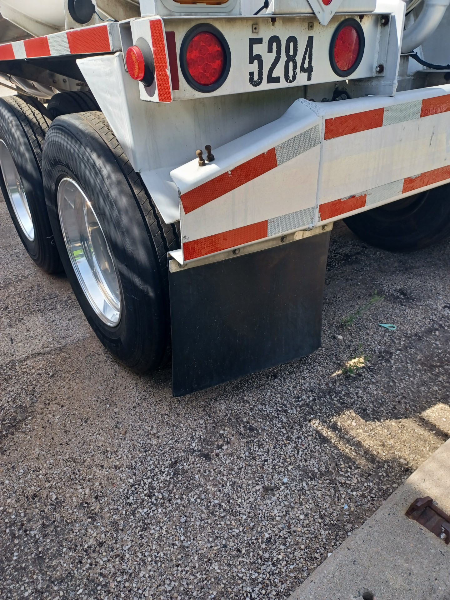 TM2424X - 24"x24" XTREME Mudflap (Pallet of 75 pairs)