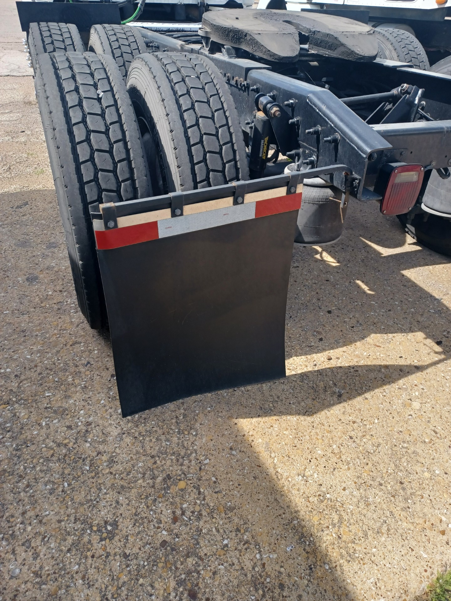 TM2424C - 24"x24" Chevron Pattern Mudflap (Pallet of 125 pairs) - Image 2